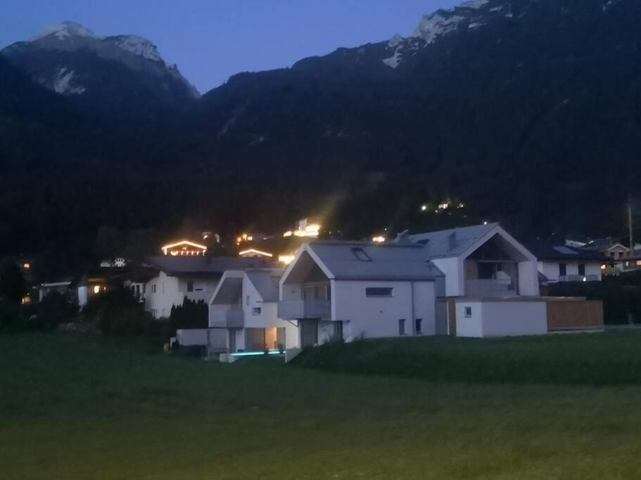 Urban Mountain Chalet With Lake View Maurach  Bagian luar foto