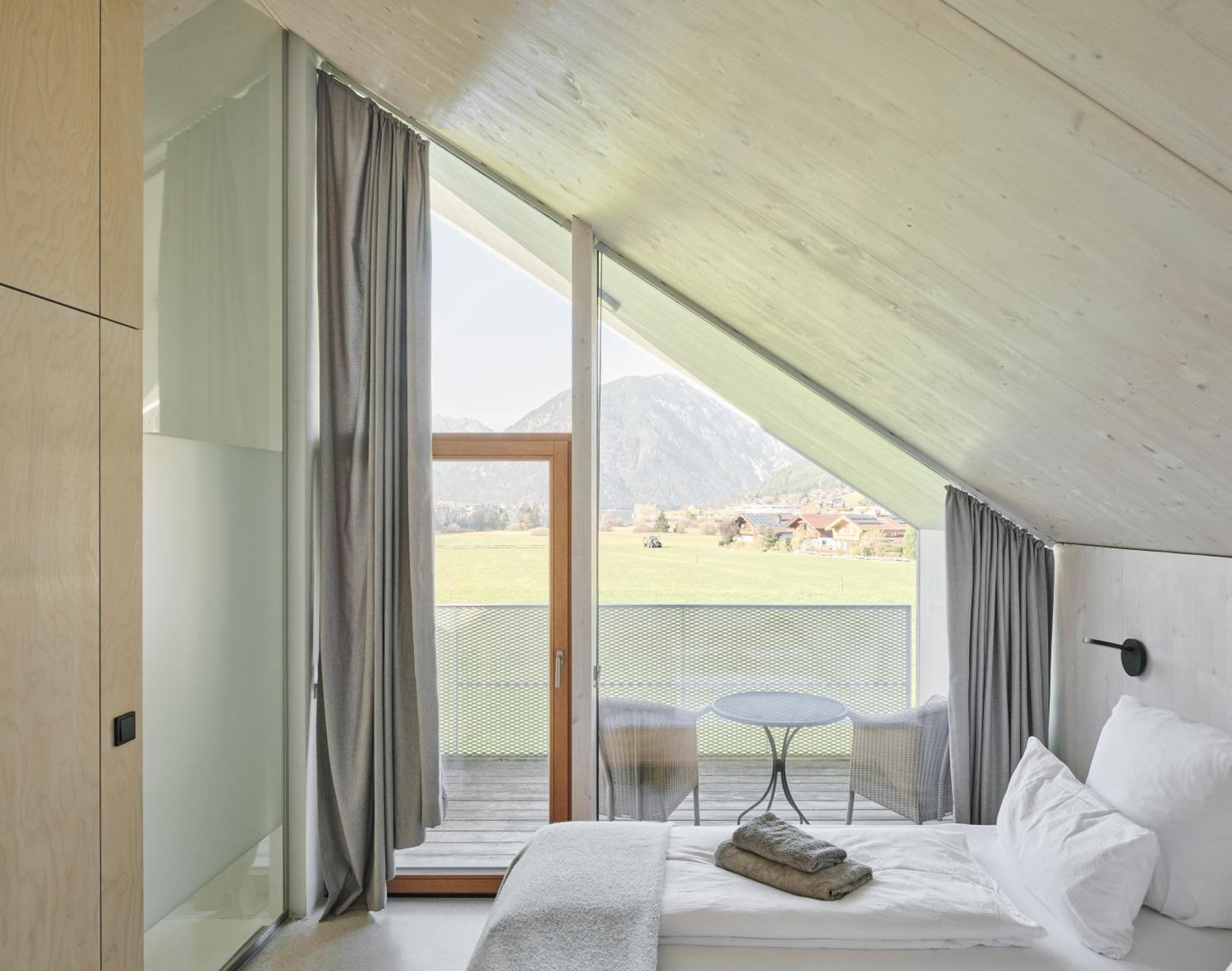 Urban Mountain Chalet With Lake View Maurach  Bagian luar foto